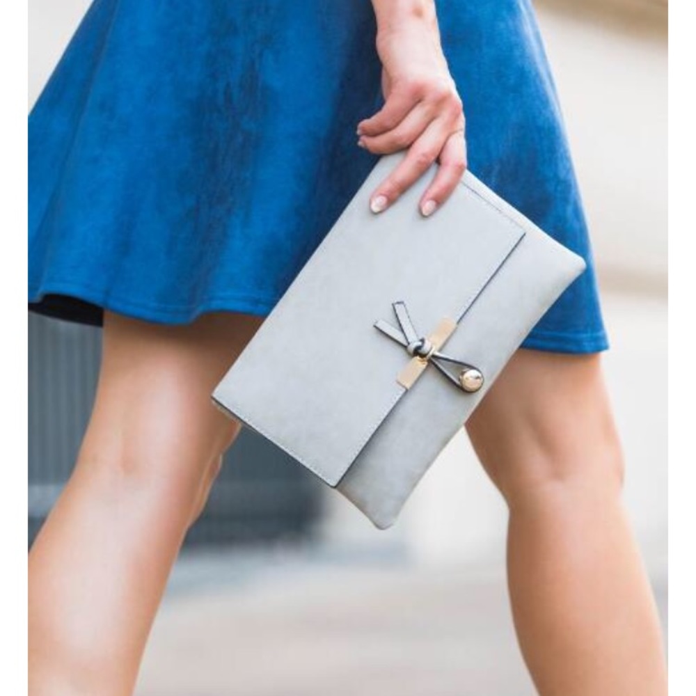 Light gray clutch / crossbody